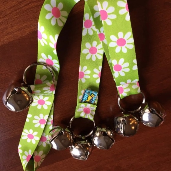 Daisy Print Ribbon Puppy Potty Training Bells - Picture 2 of 5
